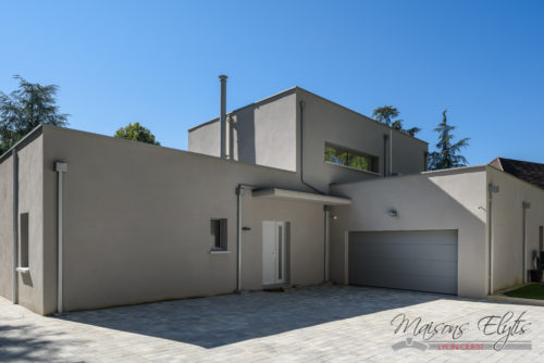 Construction d'une Maison Moderne et Contemporaine avec Piscine à l’Ouest de Lyon